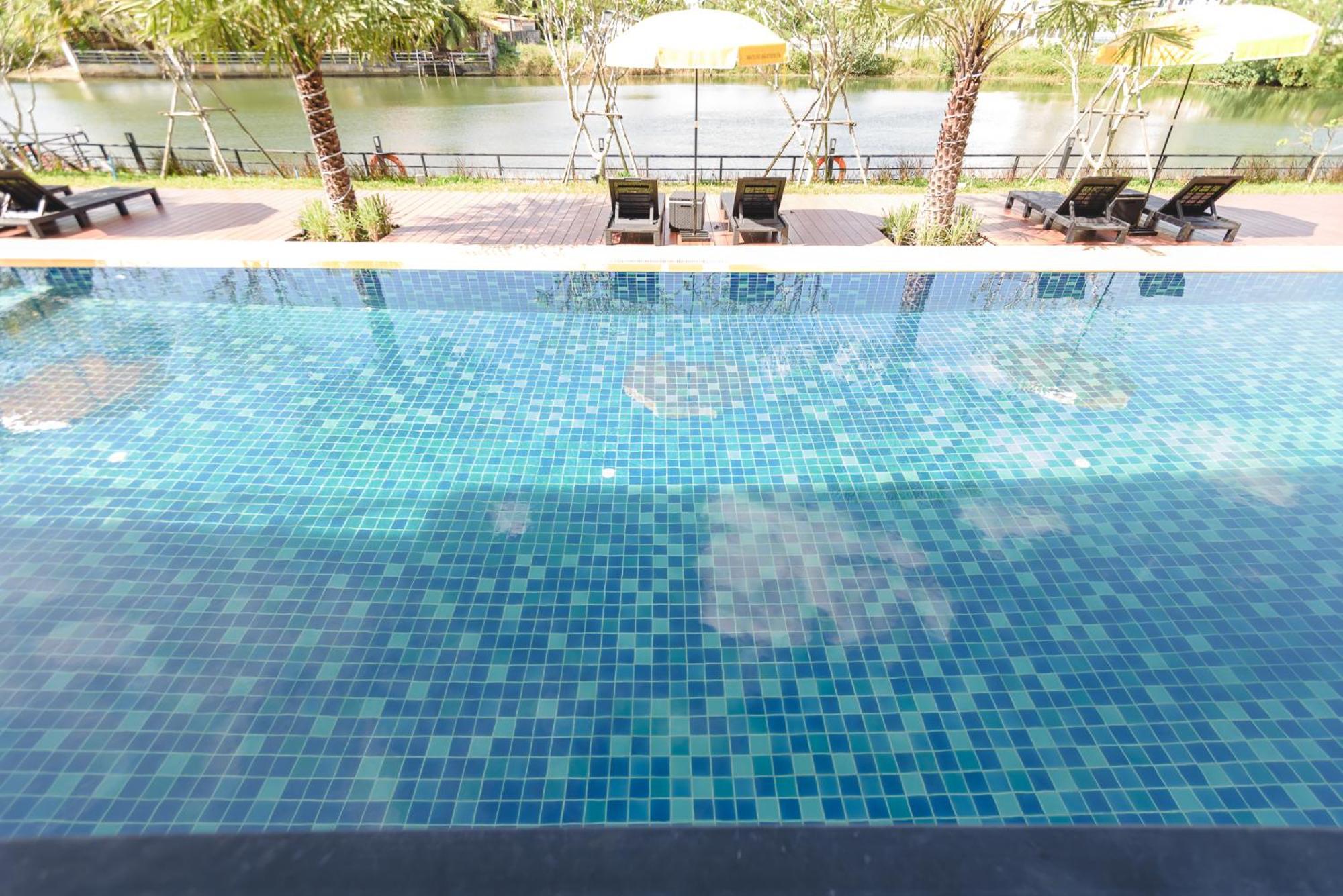 Phuengluang Riverside Hotel Chanthaburi Exteriör bild