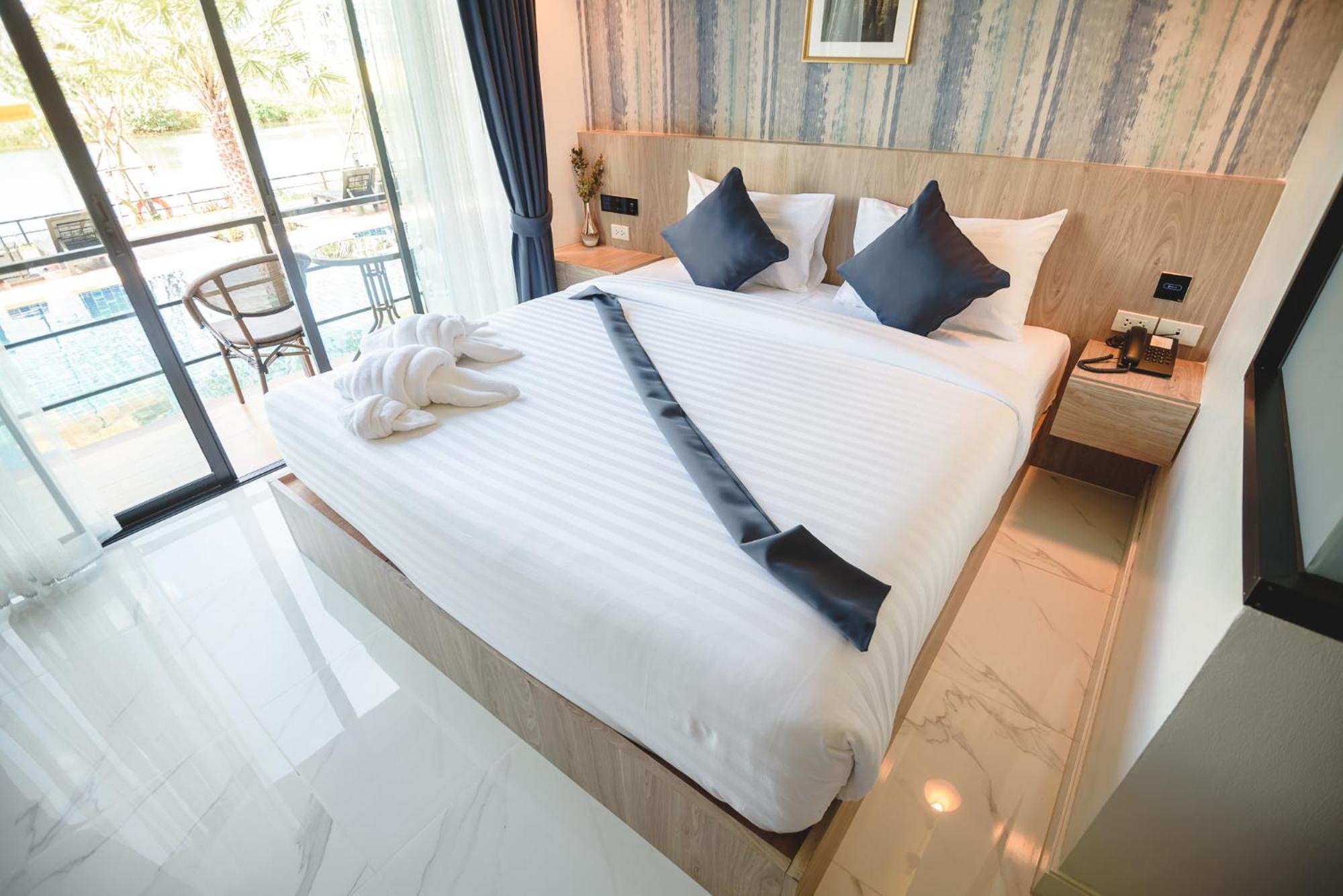 Phuengluang Riverside Hotel Chanthaburi Exteriör bild