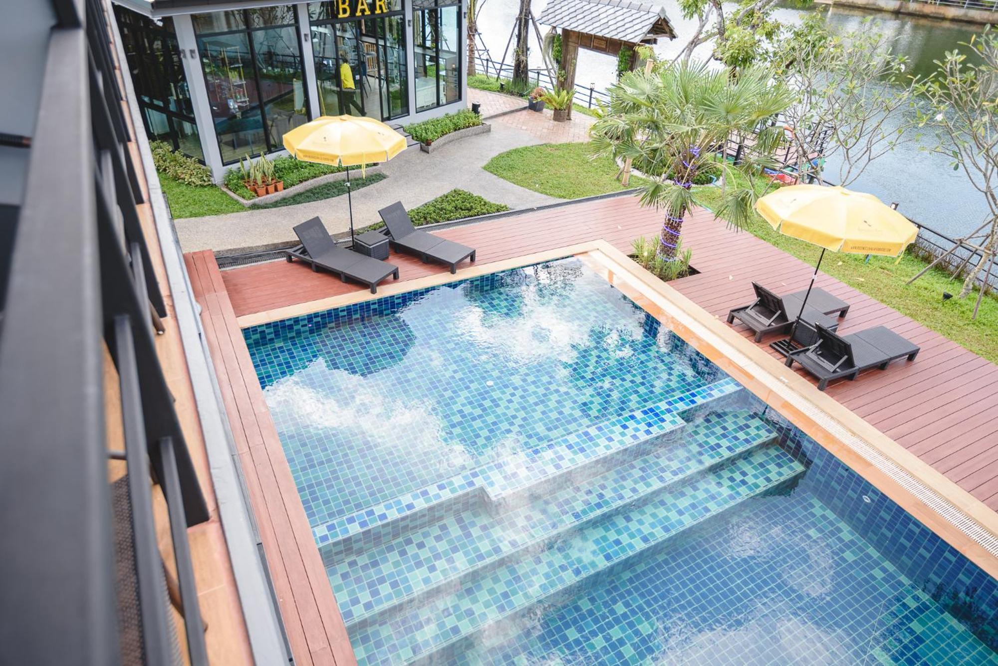 Phuengluang Riverside Hotel Chanthaburi Exteriör bild