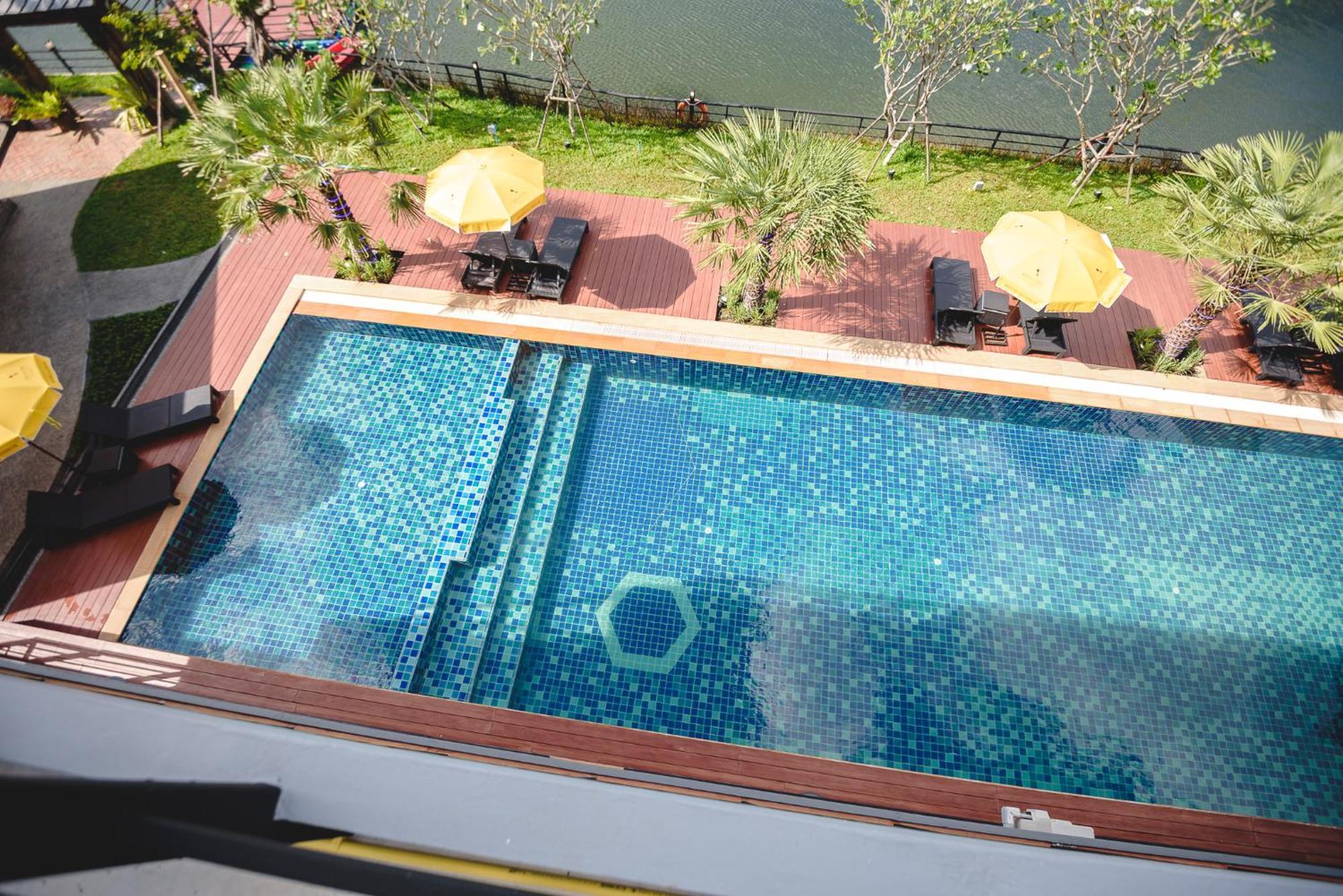 Phuengluang Riverside Hotel Chanthaburi Exteriör bild