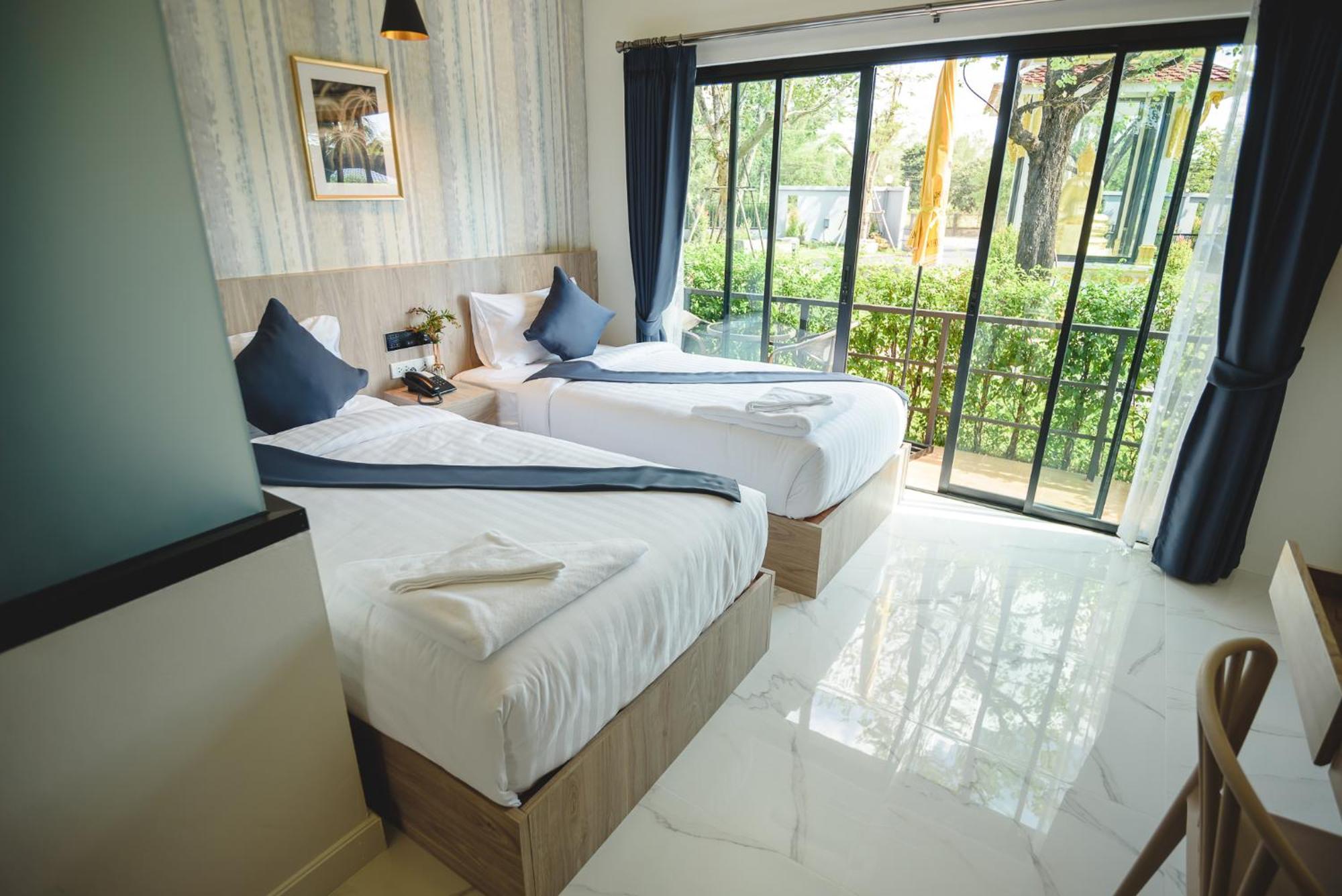 Phuengluang Riverside Hotel Chanthaburi Exteriör bild
